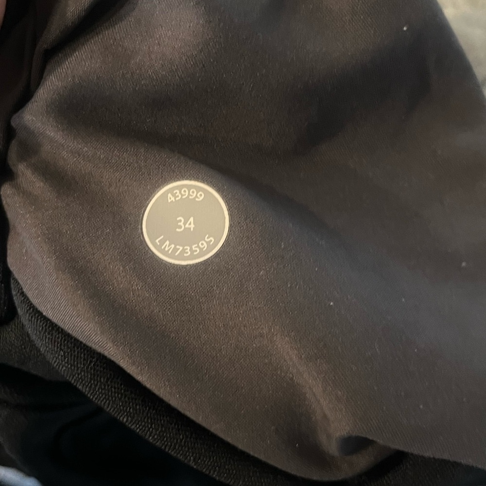 Lululemon men’s black commuter shorts - Picture 3 of 3